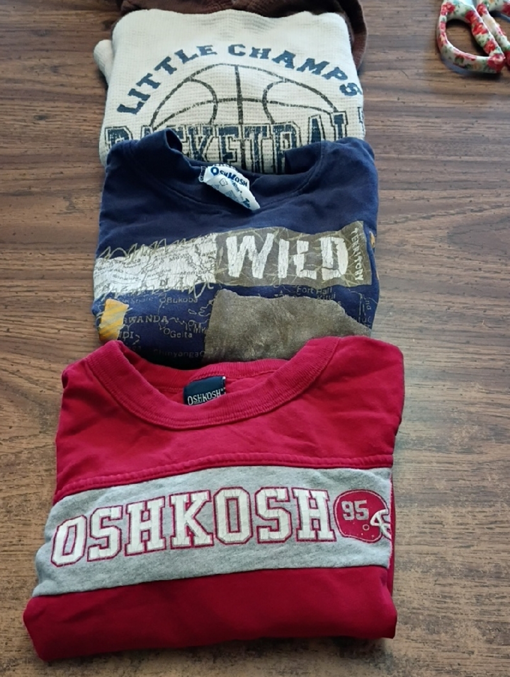 🏀OshKosh B'gosh 2T Bundle Of 3 Long Sleeve Shirts